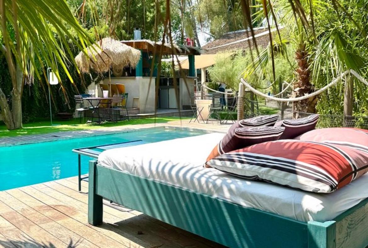Contemporary villa with exotic garden, pool and jacuzzi. 5 bedrooms to sleep 11 (MONT194GN)