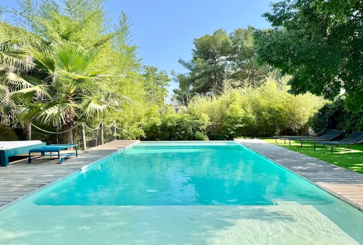 Contemporary villa with exotic garden, pool and jacuzzi. 5 bedrooms to sleep 11 (MONT194GN)