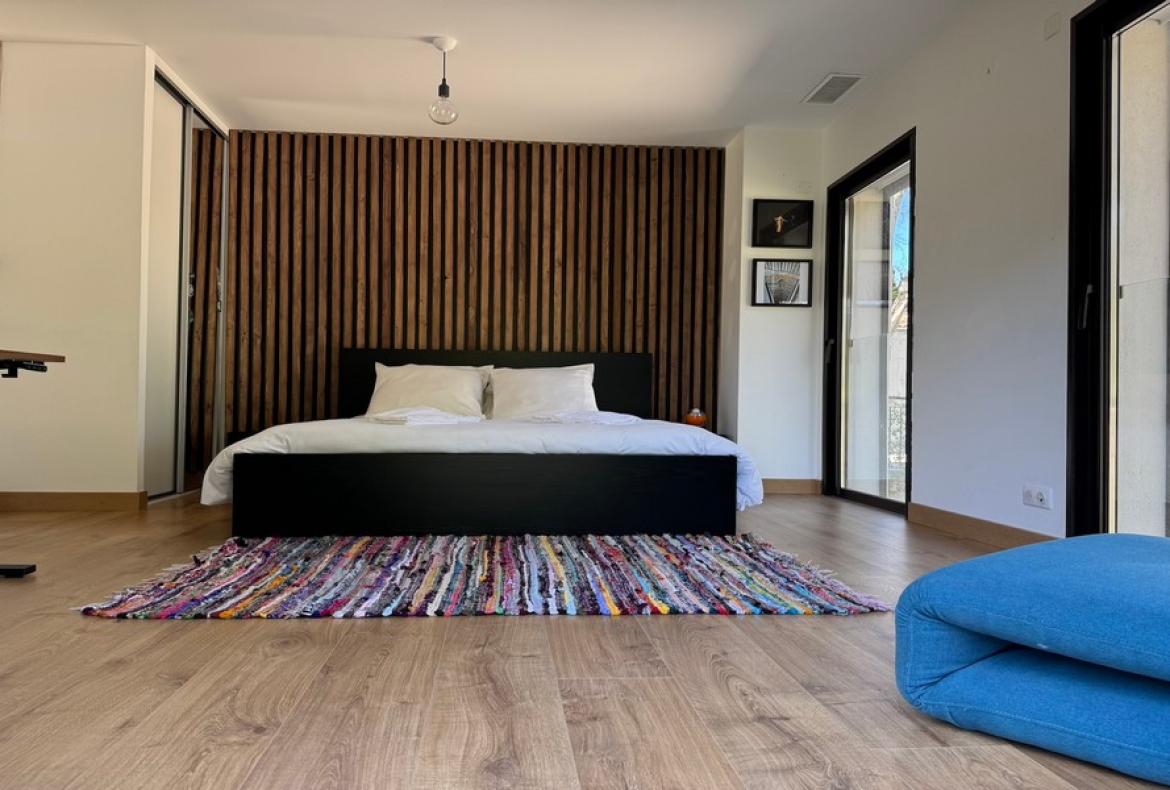 Contemporary villa with exotic garden, pool and jacuzzi. 5 bedrooms to sleep 11 (MONT194GN)
