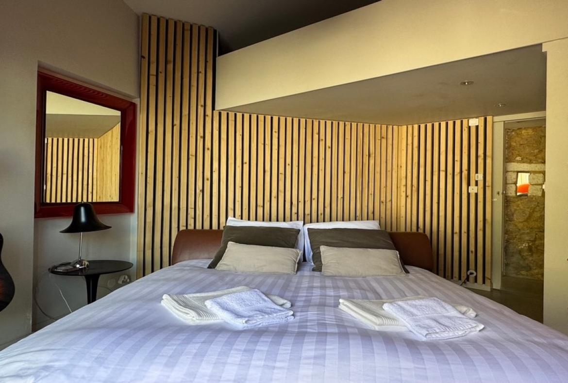 Contemporary villa with exotic garden, pool and jacuzzi. 5 bedrooms to sleep 11 (MONT194GN)