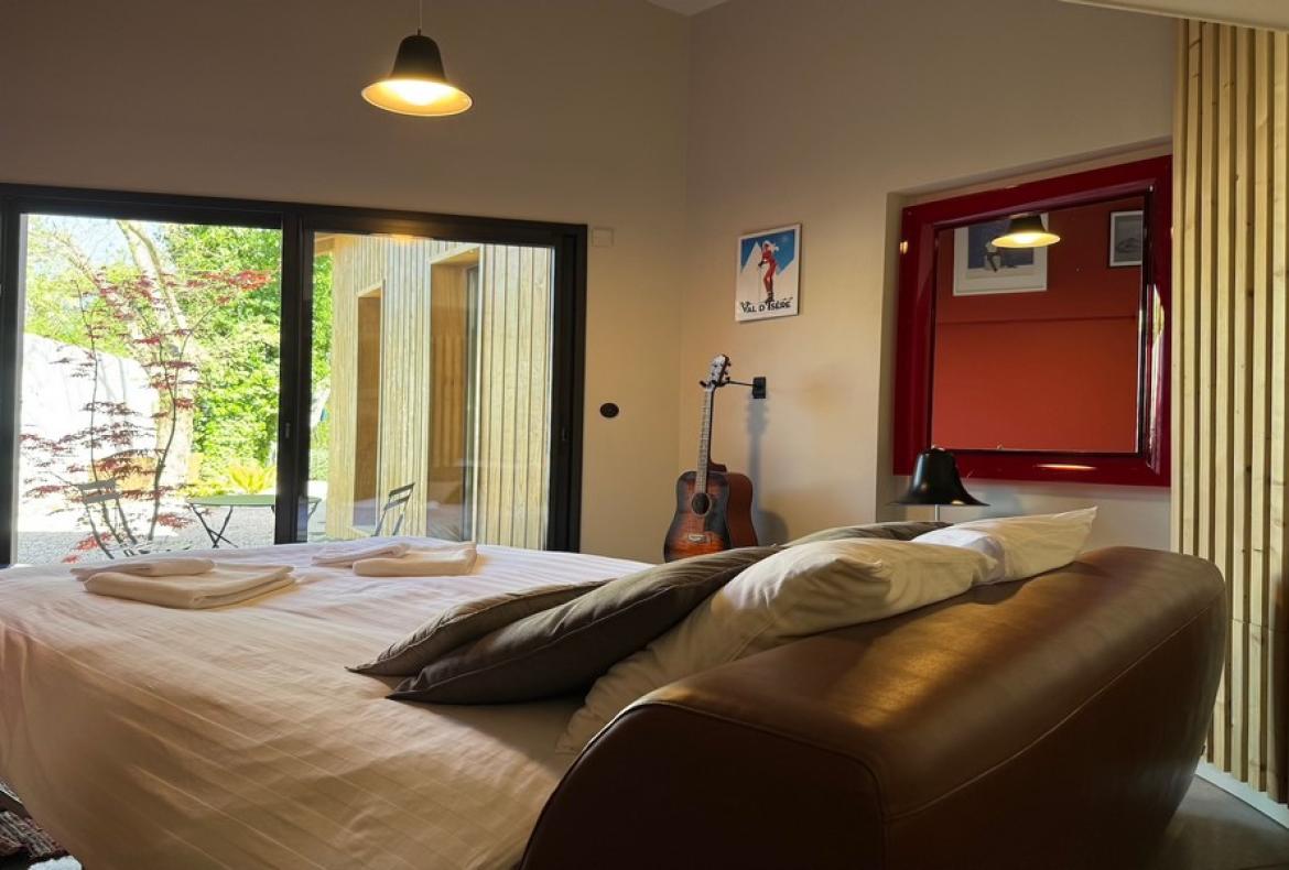Contemporary villa with exotic garden, pool and jacuzzi. 5 bedrooms to sleep 11 (MONT194GN)