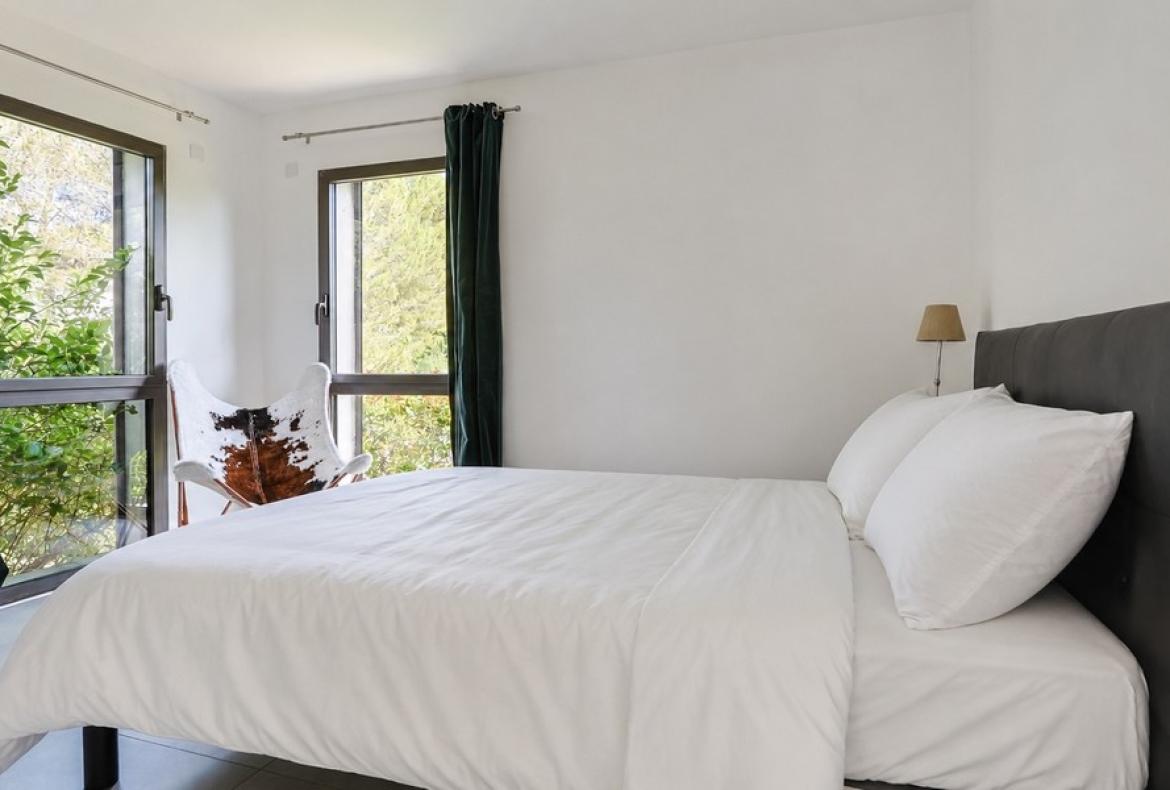 Luxury Villa with Indoor & Outdoor Pools near Montpellier. 6 bedrooms to sleep 12 (MONT193GN)