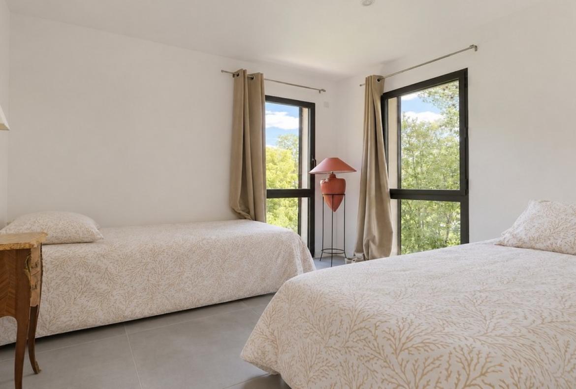 Luxury Villa with Indoor & Outdoor Pools near Montpellier. 6 bedrooms to sleep 12 (MONT193GN)