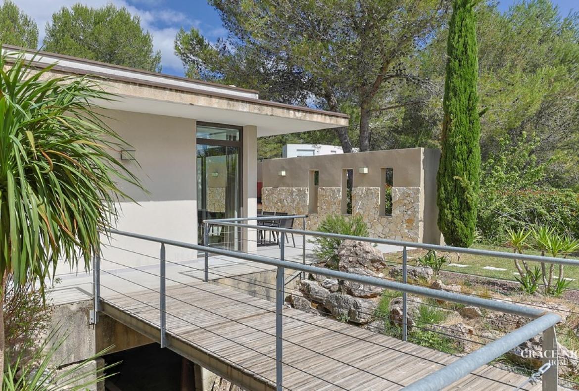 Luxury Villa with Indoor & Outdoor Pools near Montpellier. 6 bedrooms to sleep 12 (MONT193GN)
