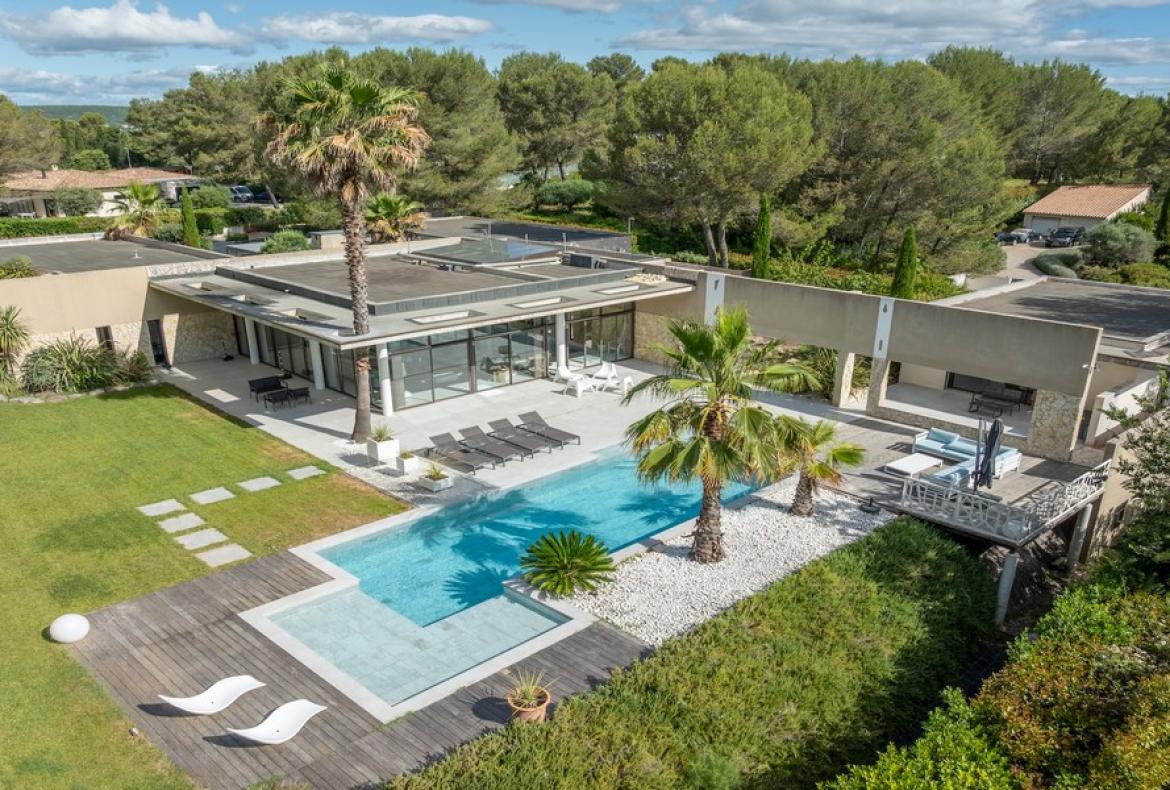 Luxury Villa with Indoor & Outdoor Pools near Montpellier. 6 bedrooms to sleep 12 (MONT193GN)