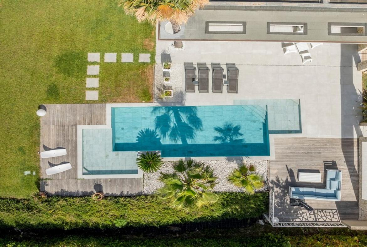 Luxury Villa with Indoor & Outdoor Pools near Montpellier. 6 bedrooms to sleep 12 (MONT193GN)