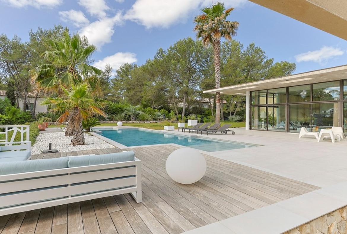 Luxury Villa with Indoor & Outdoor Pools near Montpellier. 6 bedrooms to sleep 12 (MONT193GN)