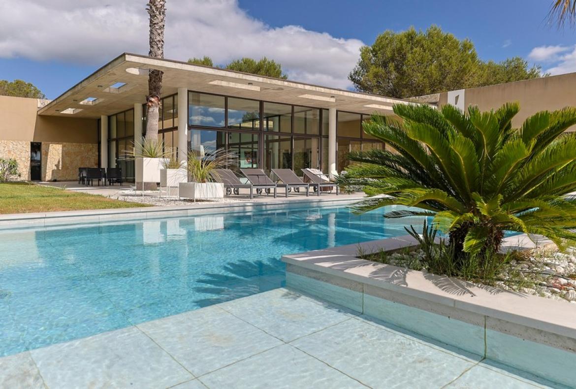 Luxury Villa with Indoor & Outdoor Pools near Montpellier. 6 bedrooms to sleep 12 (MONT193GN)