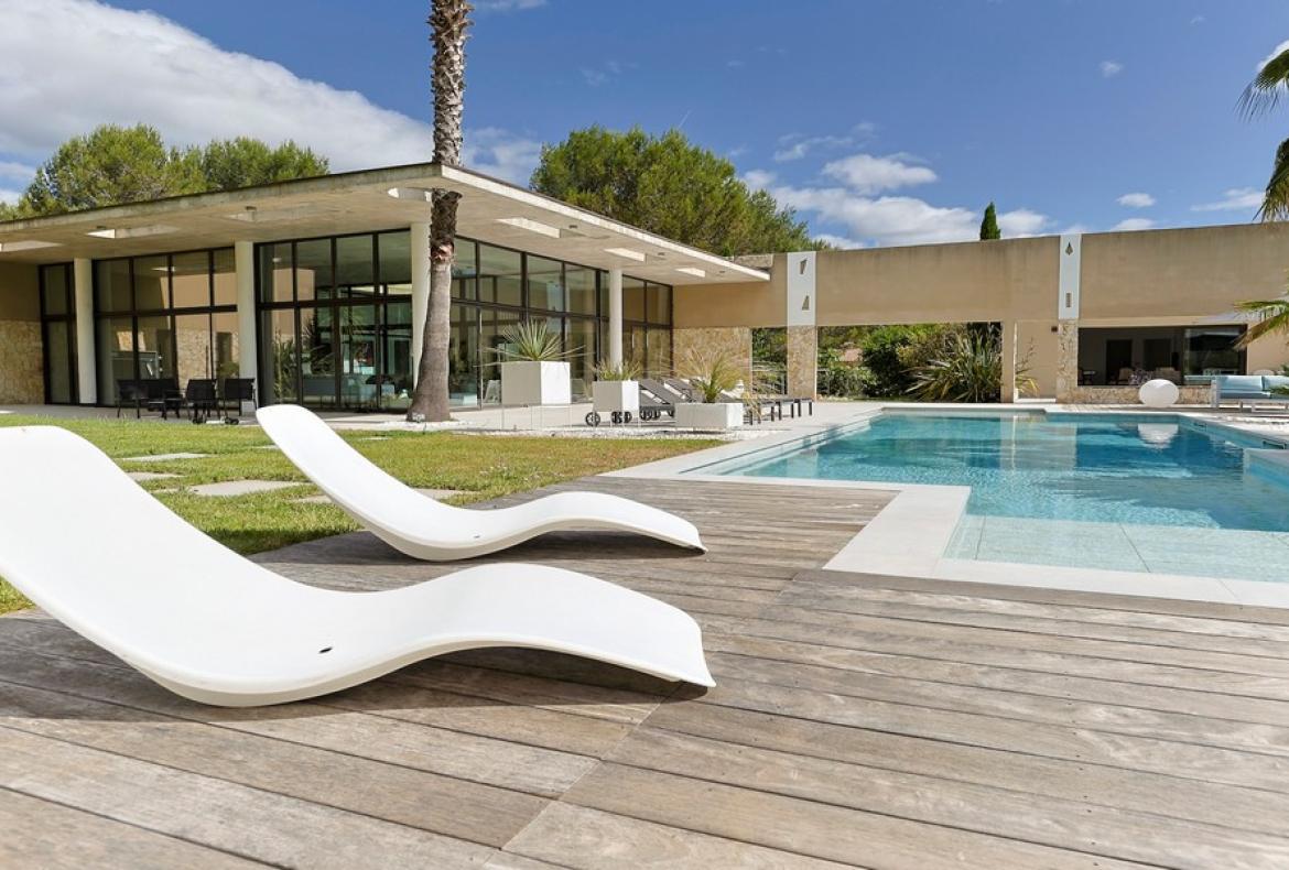 Luxury Villa with Indoor & Outdoor Pools near Montpellier. 6 bedrooms to sleep 12 (MONT193GN)