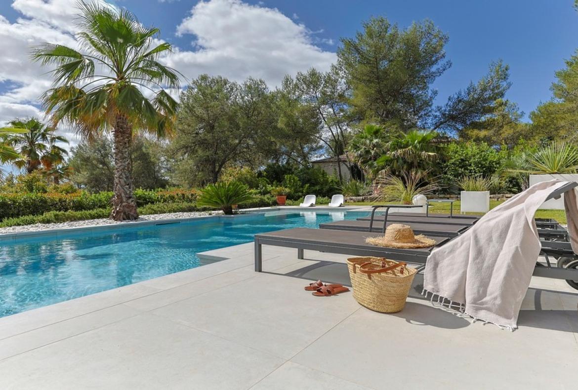 Luxury Villa with Indoor & Outdoor Pools near Montpellier. 6 bedrooms to sleep 12 (MONT193GN)