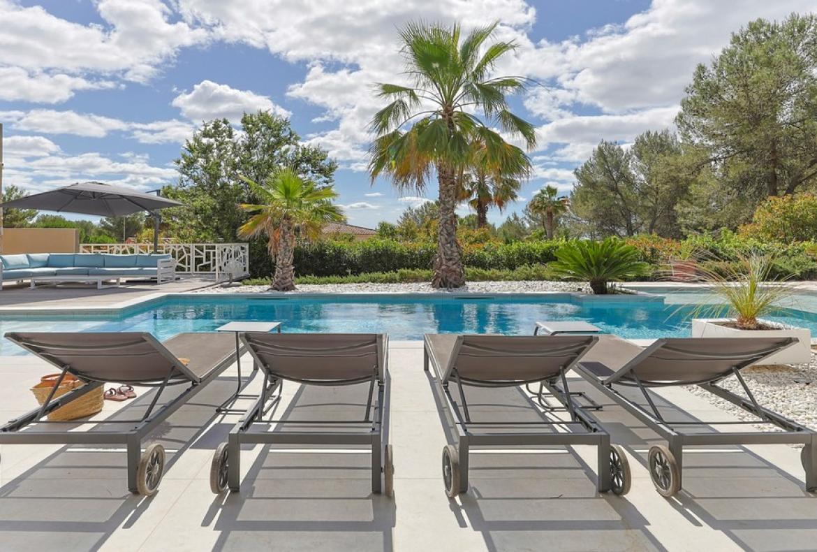 Luxury Villa with Indoor & Outdoor Pools near Montpellier. 6 bedrooms to sleep 12 (MONT193GN)