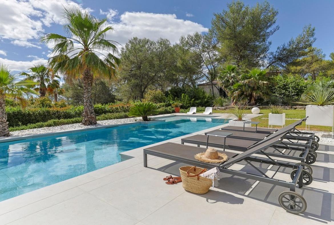 Luxury Villa with Indoor & Outdoor Pools near Montpellier. 6 bedrooms to sleep 12 (MONT193GN)