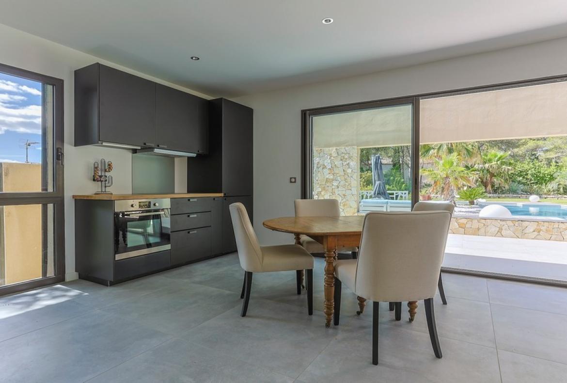 Luxury Villa with Indoor & Outdoor Pools near Montpellier. 6 bedrooms to sleep 12 (MONT193GN)