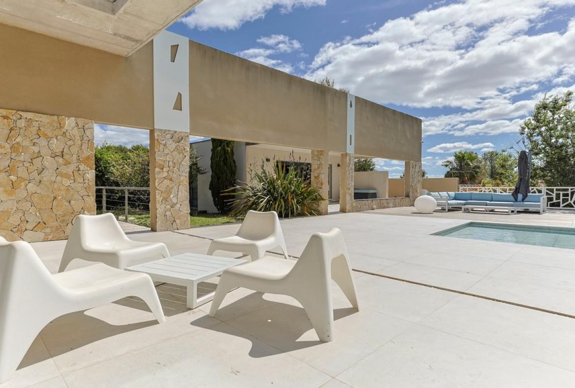 Luxury Villa with Indoor & Outdoor Pools near Montpellier. 6 bedrooms to sleep 12 (MONT193GN)