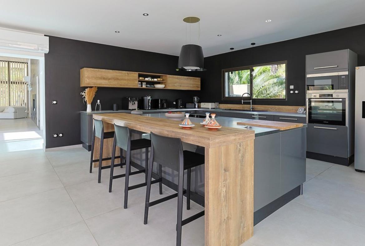 Luxury Villa with Indoor & Outdoor Pools near Montpellier. 6 bedrooms to sleep 12 (MONT193GN)