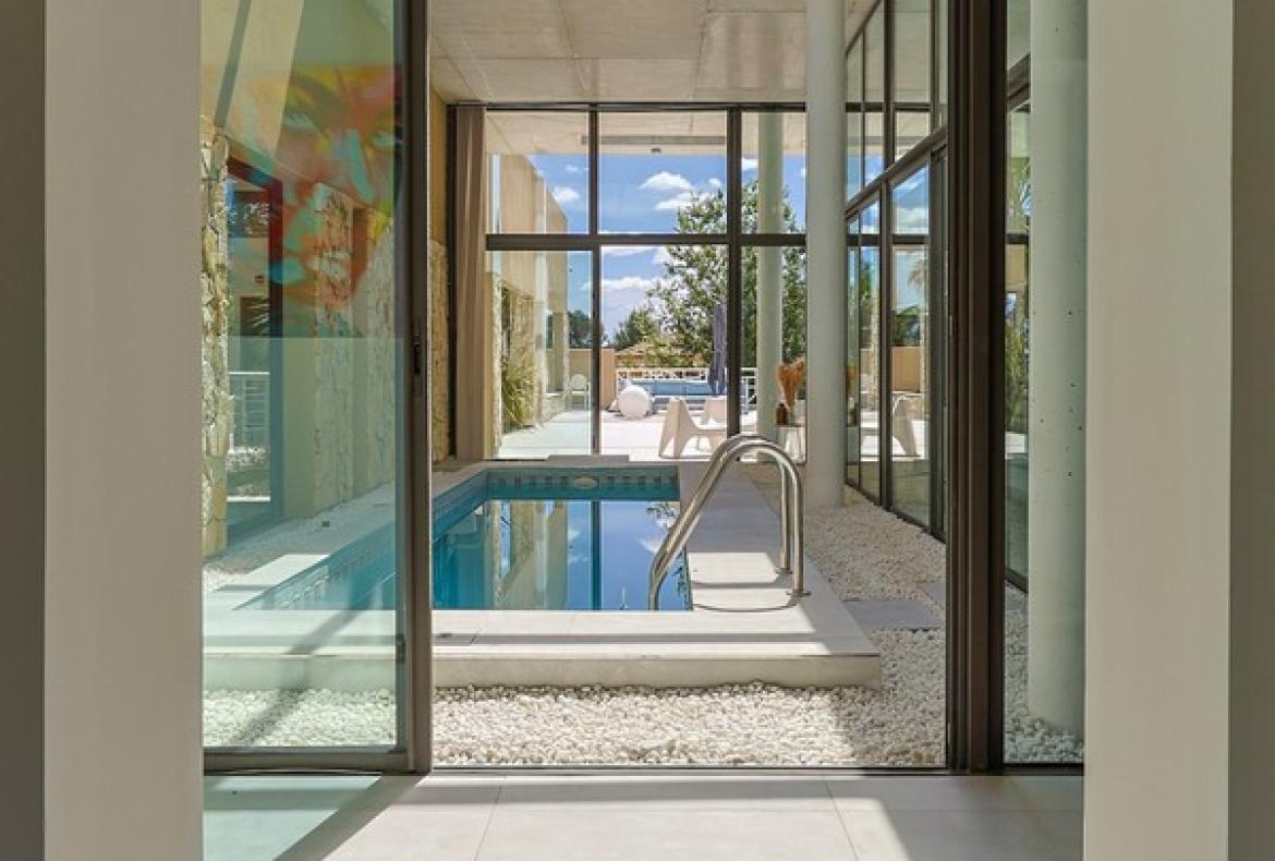 Luxury Villa with Indoor & Outdoor Pools near Montpellier. 6 bedrooms to sleep 12 (MONT193GN)