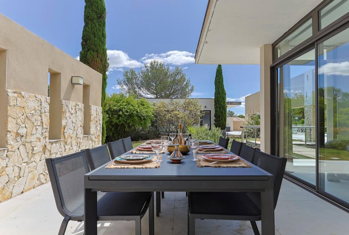 Luxury Villa with Indoor & Outdoor Pools near Montpellier. 6 bedrooms to sleep 12 (MONT193GN)
