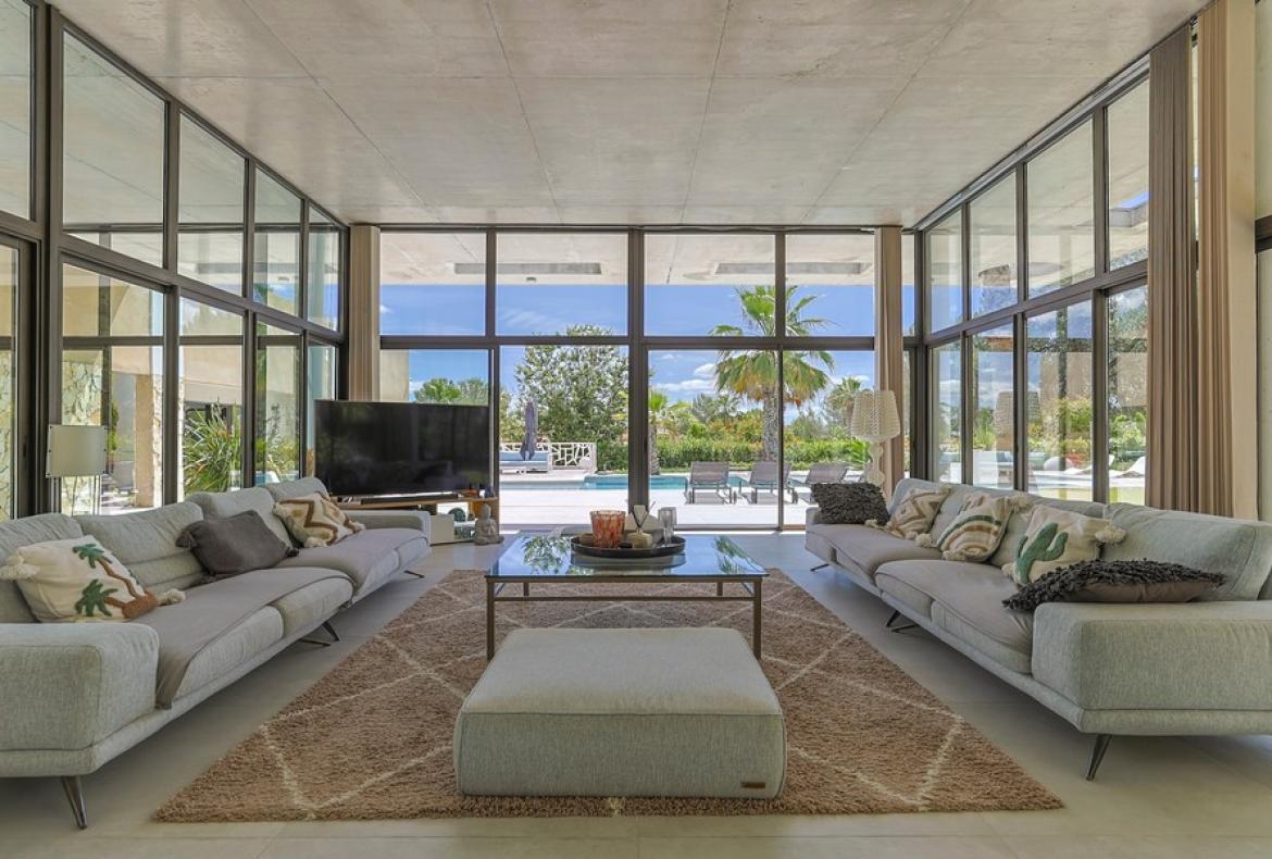 Luxury Villa with Indoor & Outdoor Pools near Montpellier. 6 bedrooms to sleep 12 (MONT193GN)