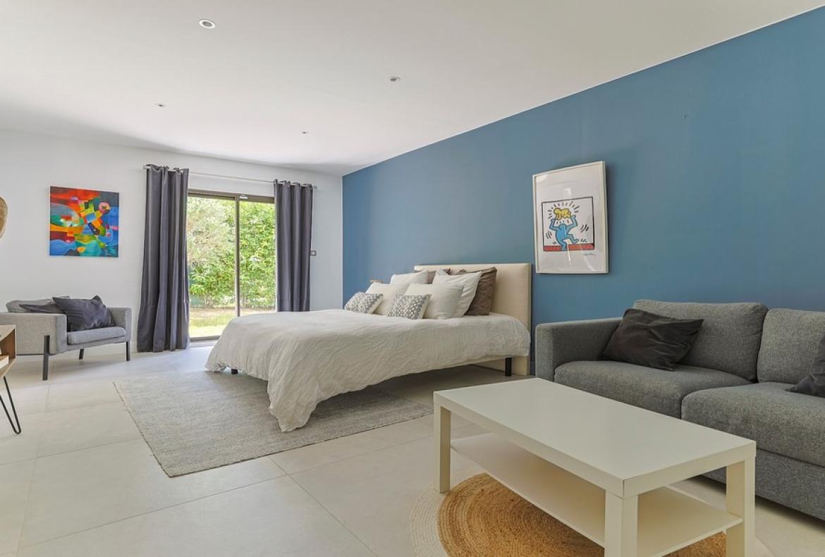 Luxury Villa with Indoor & Outdoor Pools near Montpellier. 6 bedrooms to sleep 12 (MONT193GN)