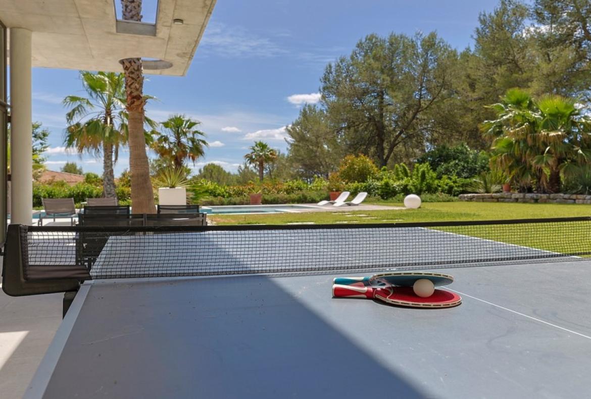 Luxury Villa with Indoor & Outdoor Pools near Montpellier. 6 bedrooms to sleep 12 (MONT193GN)