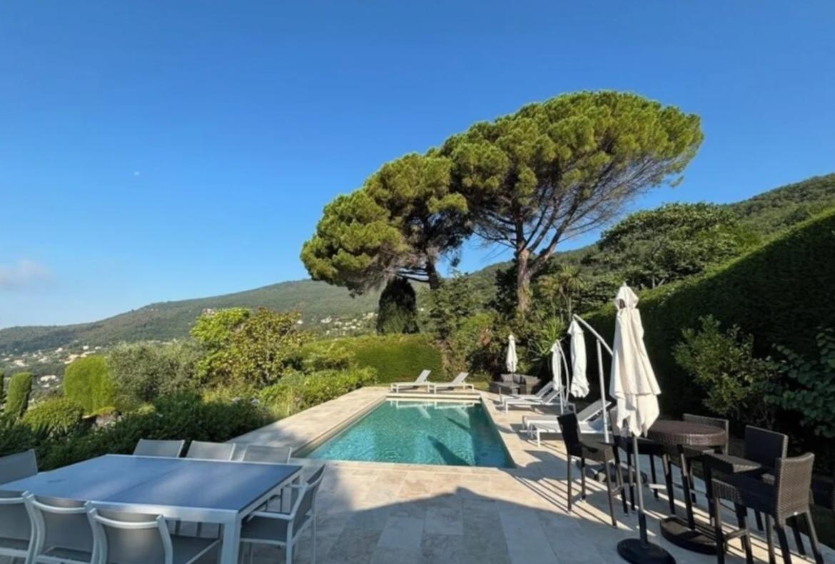 Luxury 4 bedroom holiday villa with private pool in Cote d'Azur France (PV3028)
