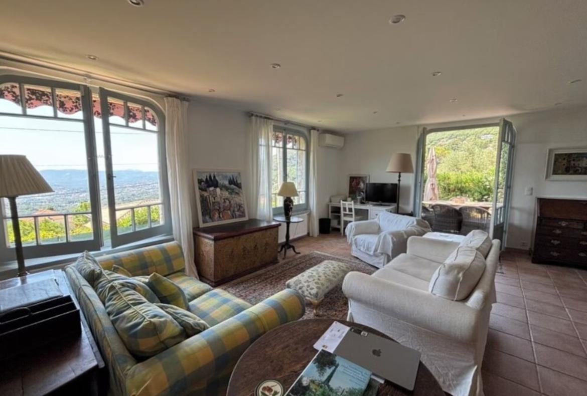 Luxury 4 bedroom holiday villa with private pool in Cote d'Azur France (PV3028)