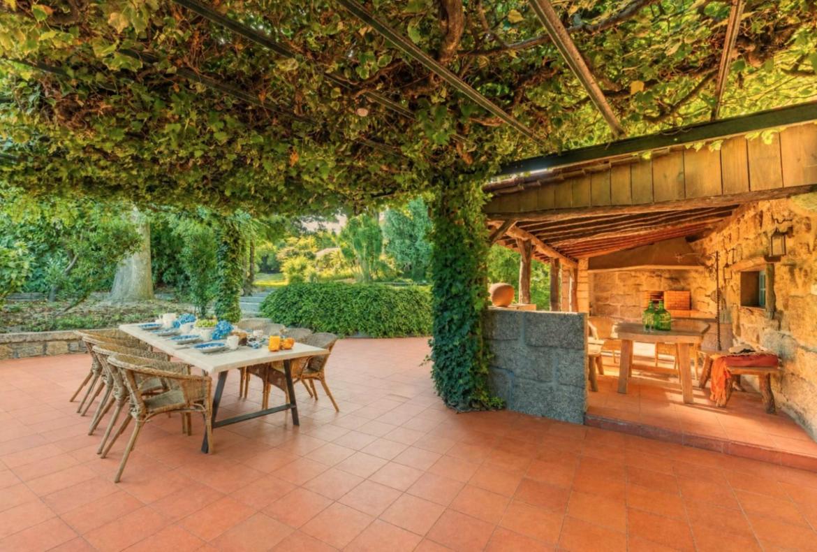 Luxury 5 bedroom holiday villa with private pool in Douro Valley Portugal (PV2849)