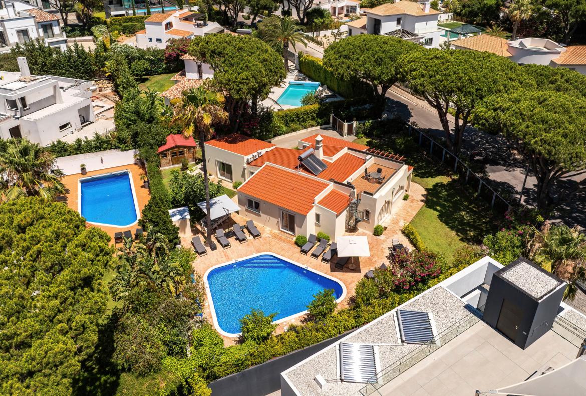 Luxury 4 bedroom holiday villa with private pool in Algarve Portugal (PV3029)