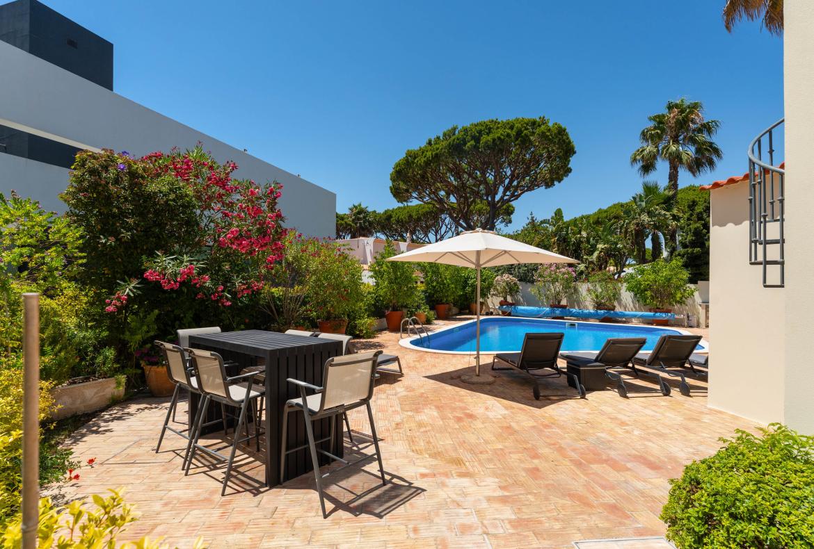 Luxury 4 bedroom holiday villa with private pool in Algarve Portugal (PV3029)
