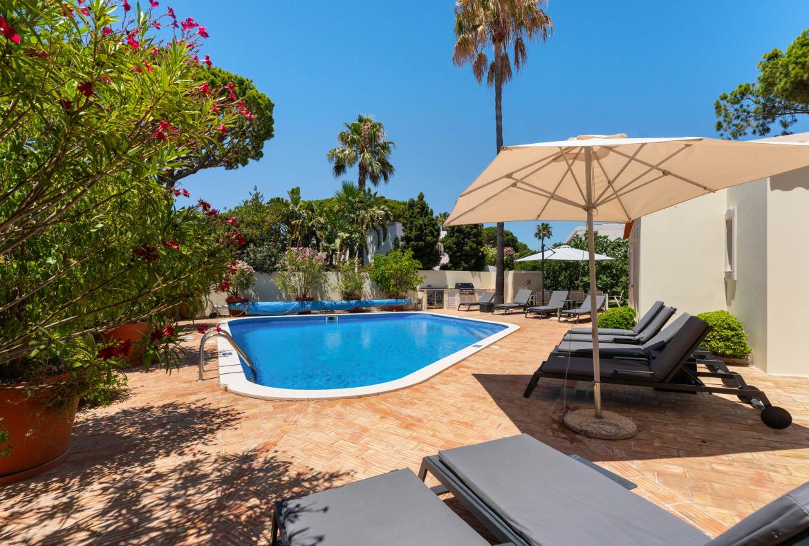 Luxury 4 bedroom holiday villa with private pool in Algarve Portugal (PV3029)