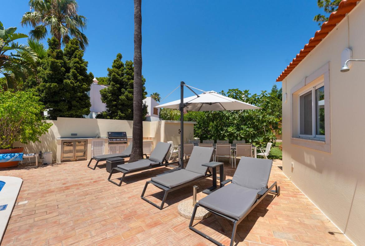 Luxury 4 bedroom holiday villa with private pool in Algarve Portugal (PV3029)