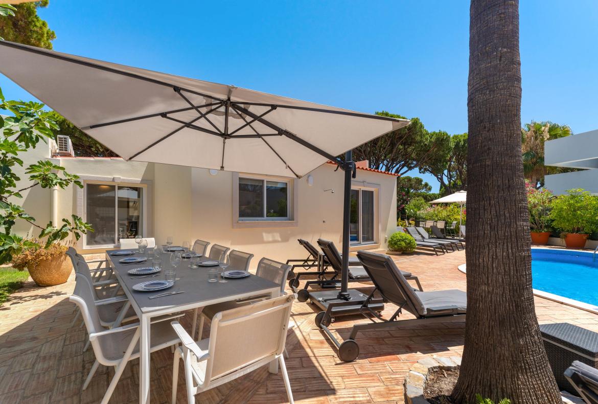 Luxury 4 bedroom holiday villa with private pool in Algarve Portugal (PV3029)