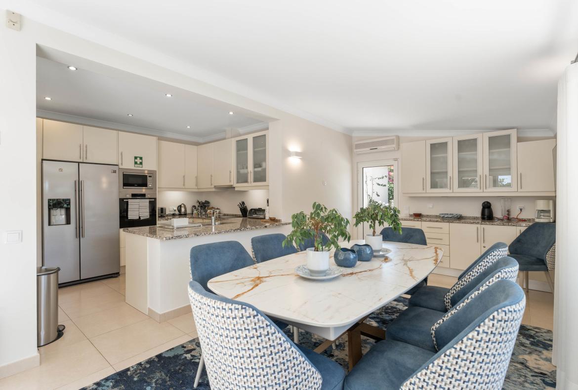 Luxury 4 bedroom holiday villa with private pool in Algarve Portugal (PV3029)