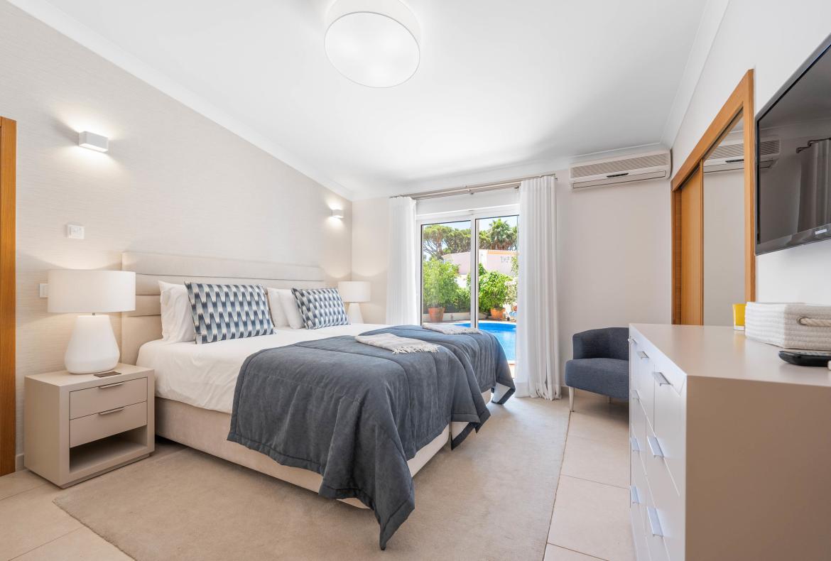 Luxury 4 bedroom holiday villa with private pool in Algarve Portugal (PV3029)