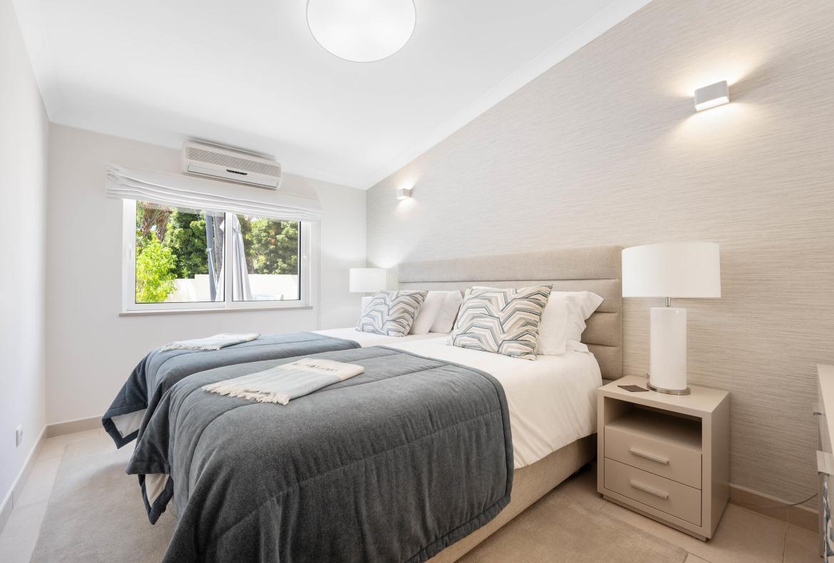 Luxury 4 bedroom holiday villa with private pool in Algarve Portugal (PV3029)