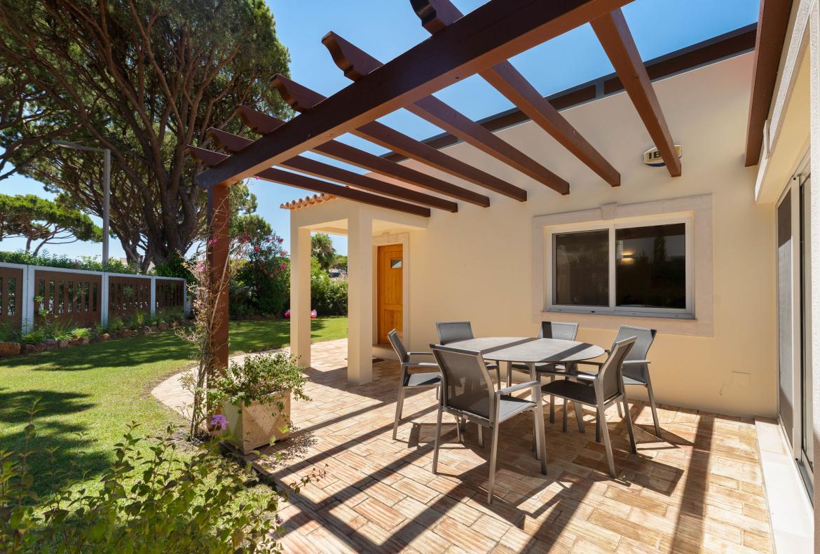 Luxury 4 bedroom holiday villa with private pool in Algarve Portugal (PV3029)