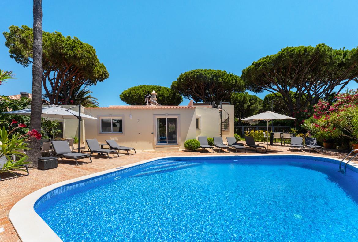 Luxury 4 bedroom holiday villa with private pool in Algarve Portugal (PV3029)
