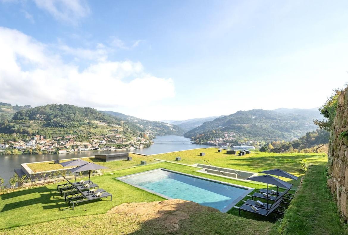 Luxury 5 bedroom holiday villa with private pool in Douro Valley Portugal (PV3030)