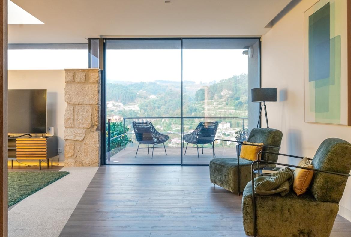 Luxury 5 bedroom holiday villa with private pool in Douro Valley Portugal (PV3030)