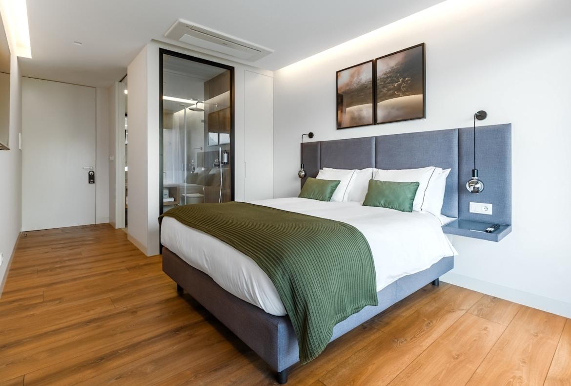 Luxury 5 bedroom holiday villa with private pool in Douro Valley Portugal (PV3030)