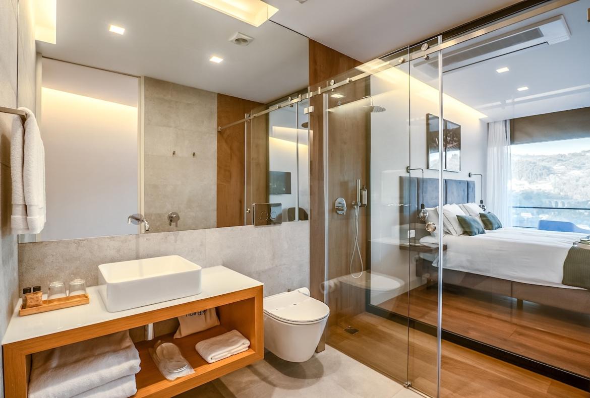 Luxury 5 bedroom holiday villa with private pool in Douro Valley Portugal (PV3030)