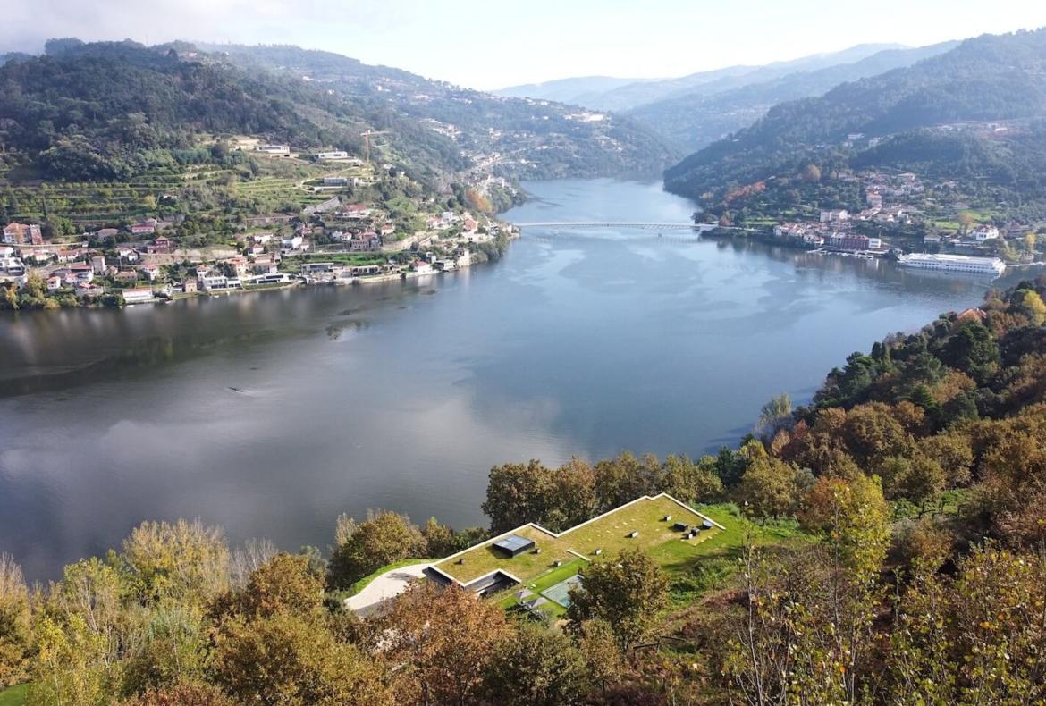 Luxury 5 bedroom holiday villa with private pool in Douro Valley Portugal (PV3030)