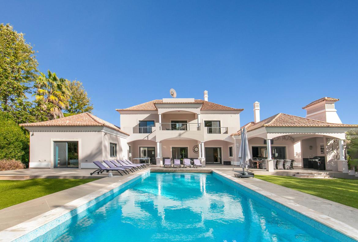 Luxury 5 bedroom holiday villa with private pool in Algarve Portugal (PV3031)