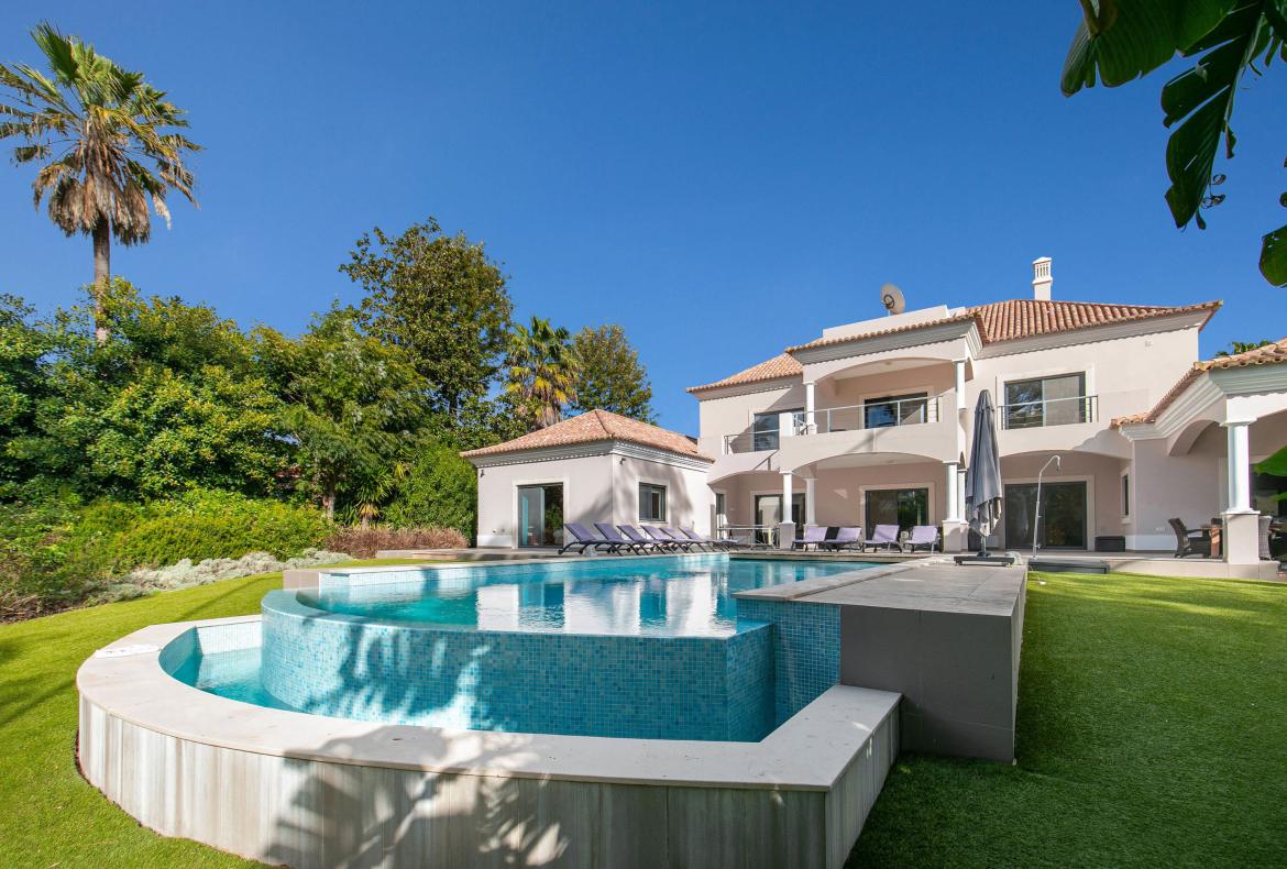 Luxury 5 bedroom holiday villa with private pool in Algarve Portugal (PV3031)