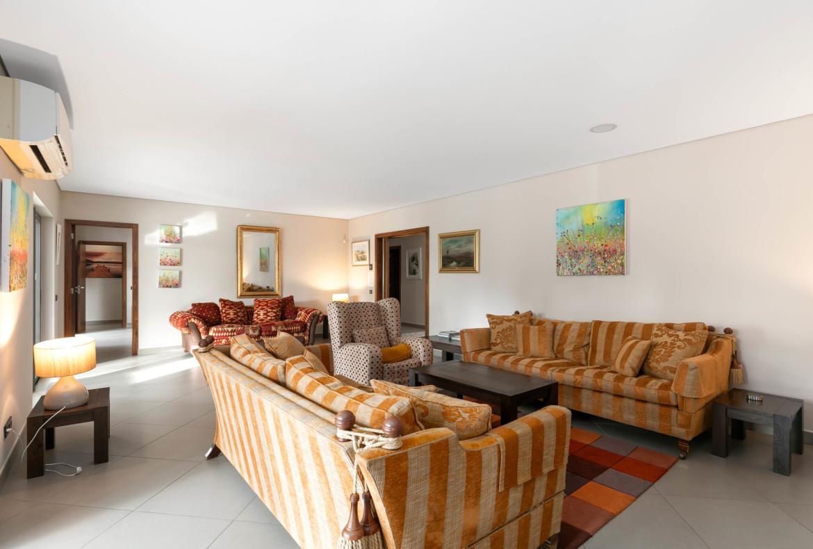 Luxury 5 bedroom holiday villa with private pool in Algarve Portugal (PV3031)