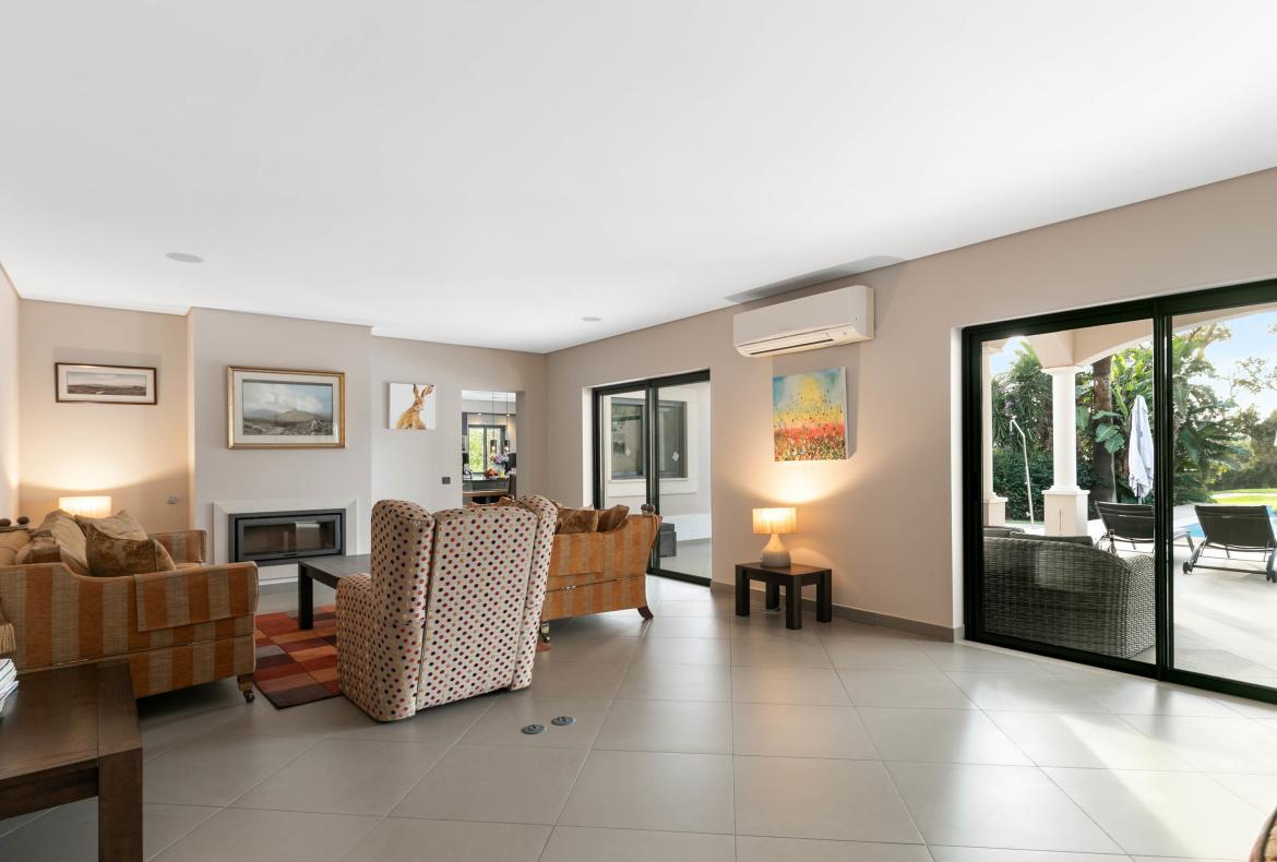 Luxury 5 bedroom holiday villa with private pool in Algarve Portugal (PV3031)