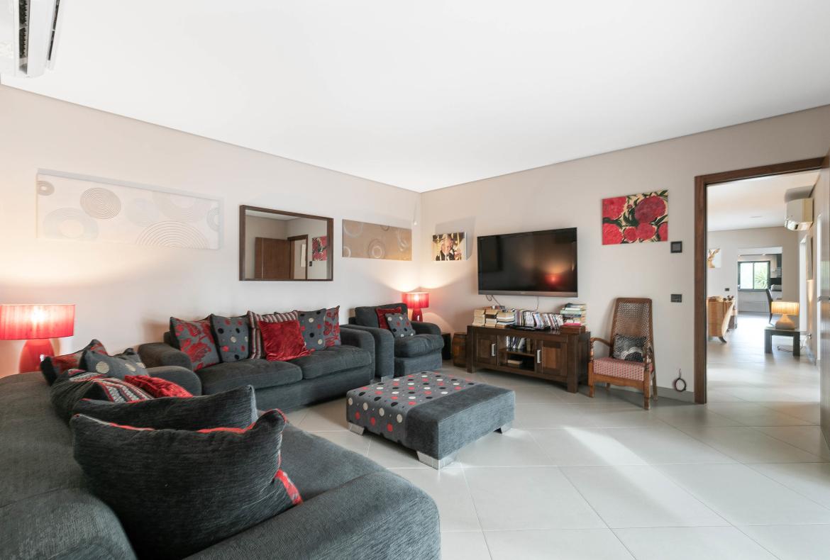 Luxury 5 bedroom holiday villa with private pool in Algarve Portugal (PV3031)