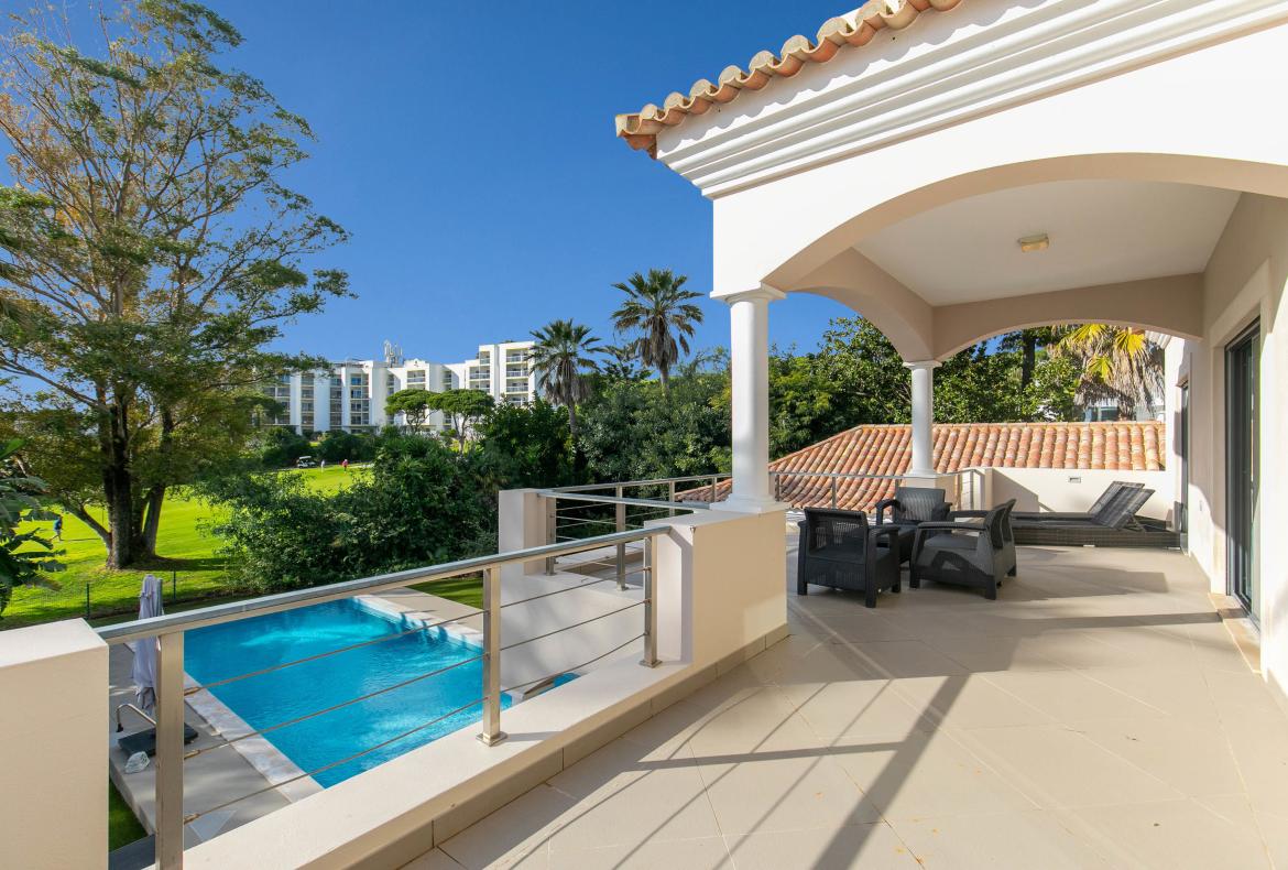 Luxury 5 bedroom holiday villa with private pool in Algarve Portugal (PV3031)