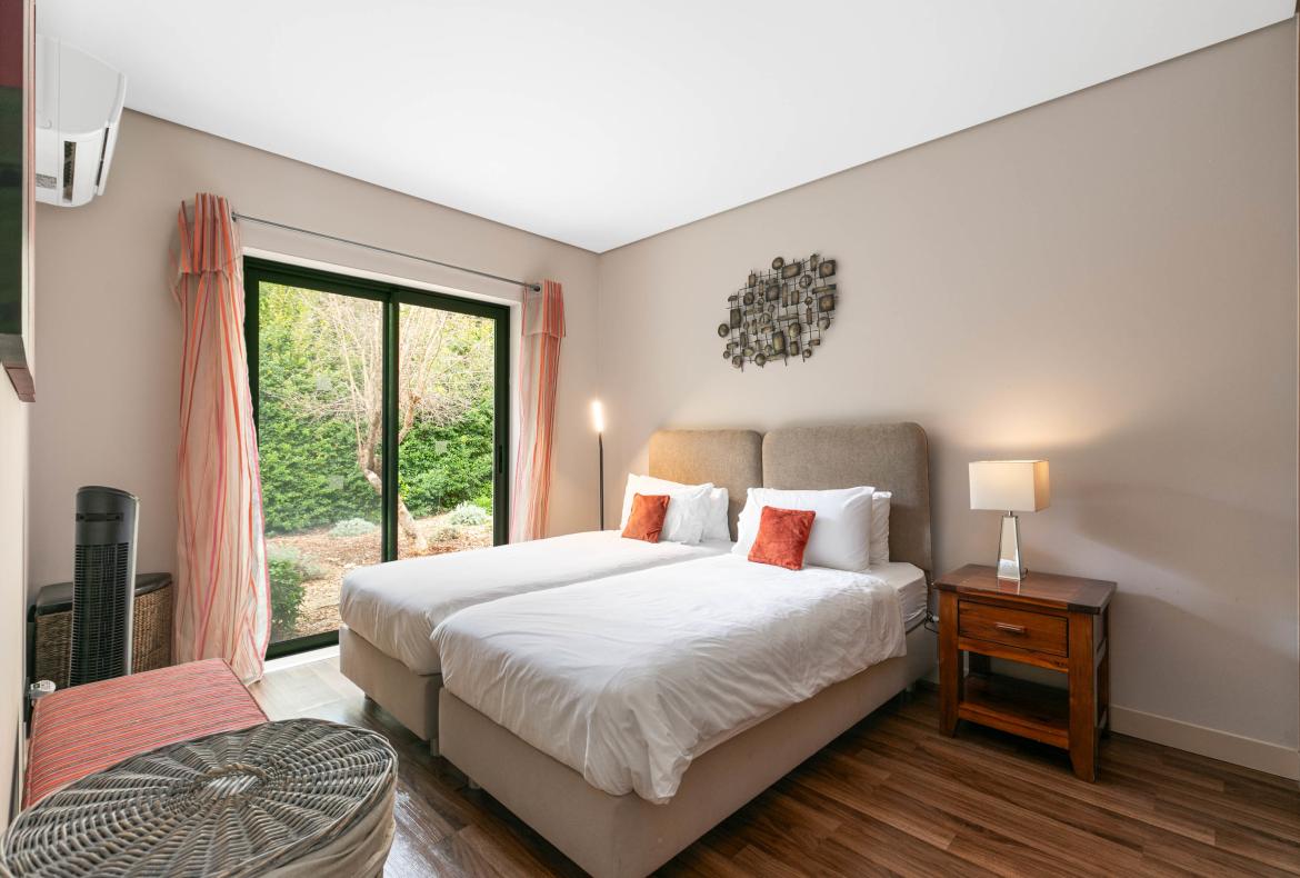 Luxury 5 bedroom holiday villa with private pool in Algarve Portugal (PV3031)