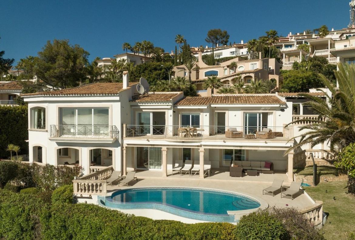 Luxury 4 bedroom holiday villa with private pool in Mallorca Spain (PV2962)
